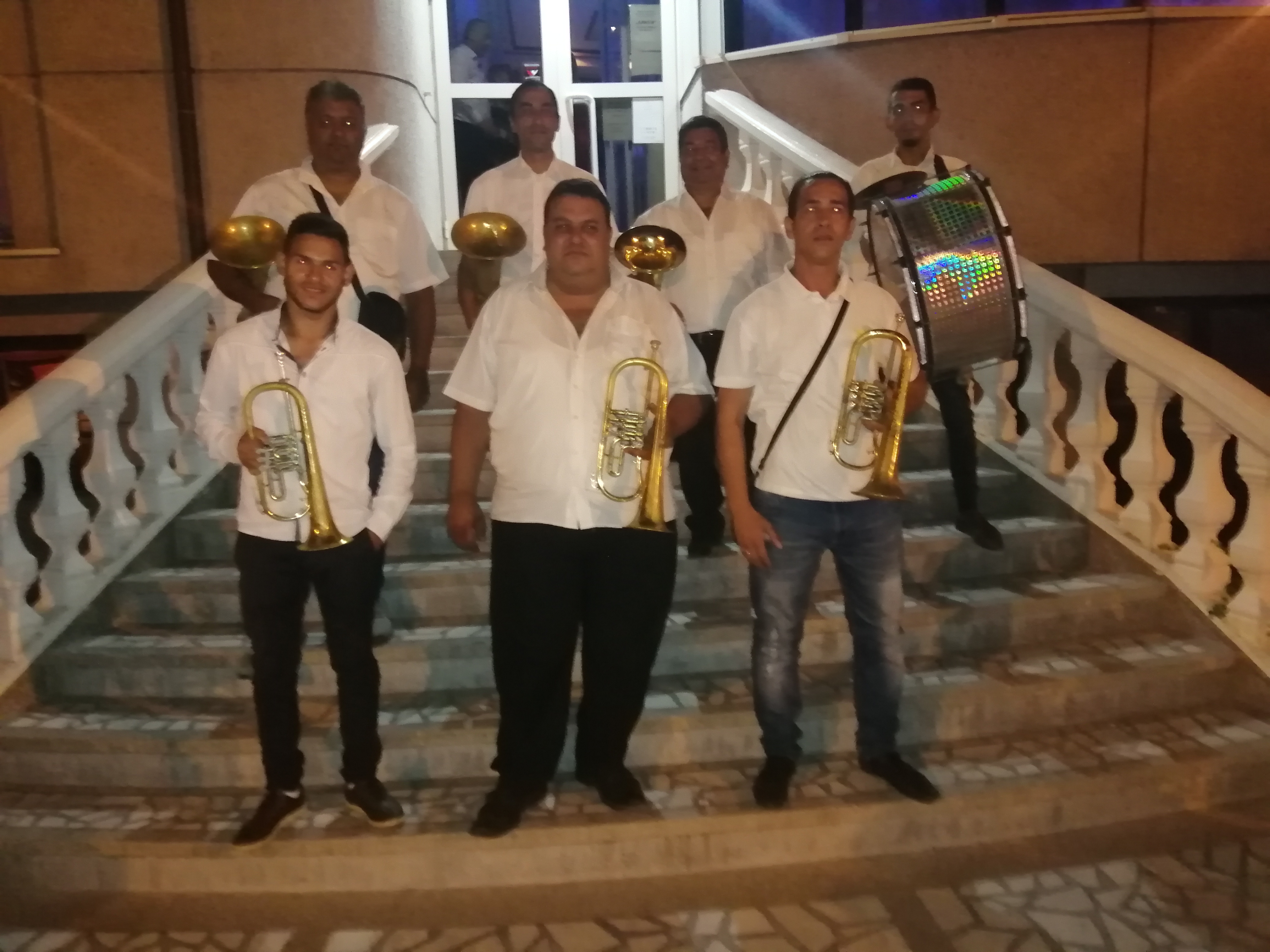 Trubači Kobra — orkestar na nastupu